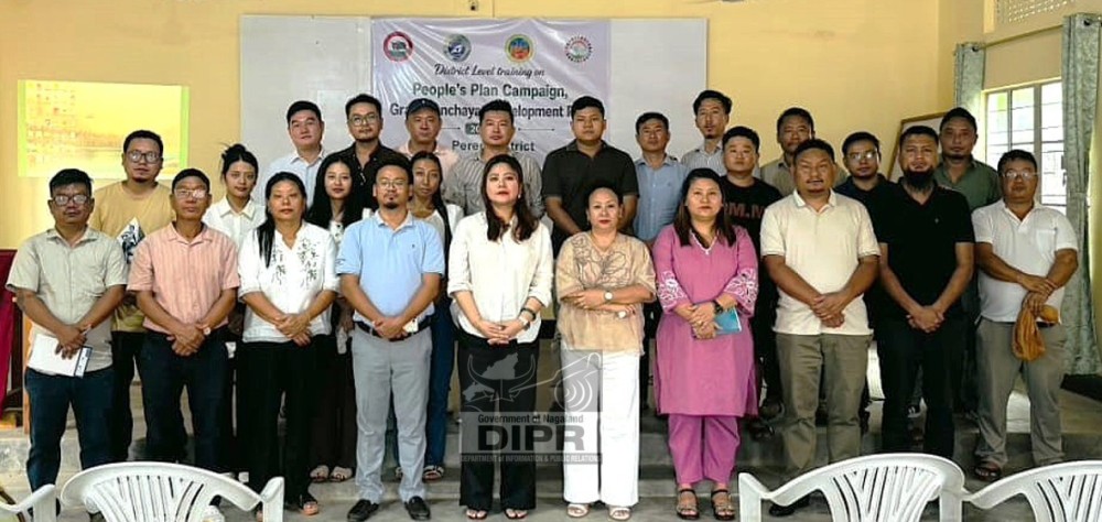 Officials pose for a photo during the district-level training on the People's Plan Campaign (PPC) held at the Women Hall in Jalukie on July 8. (DIPR Photo)